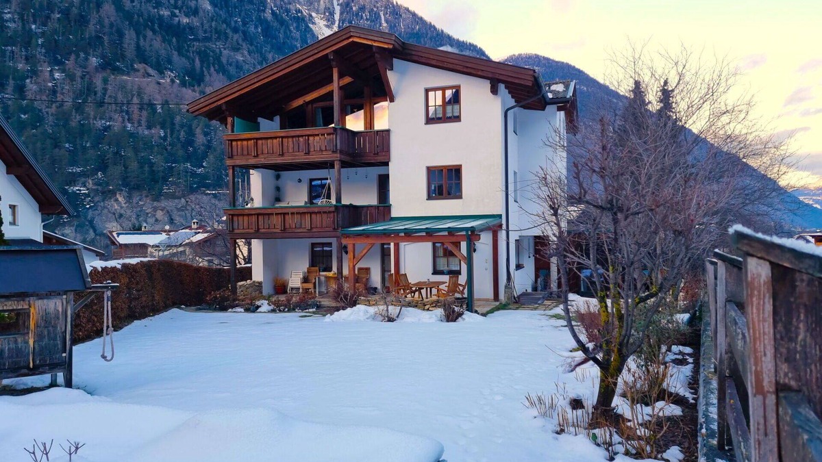 Pfunds Apartment | Nice apartment for 4 guests with WIFI, TV, terrace and panoramic view