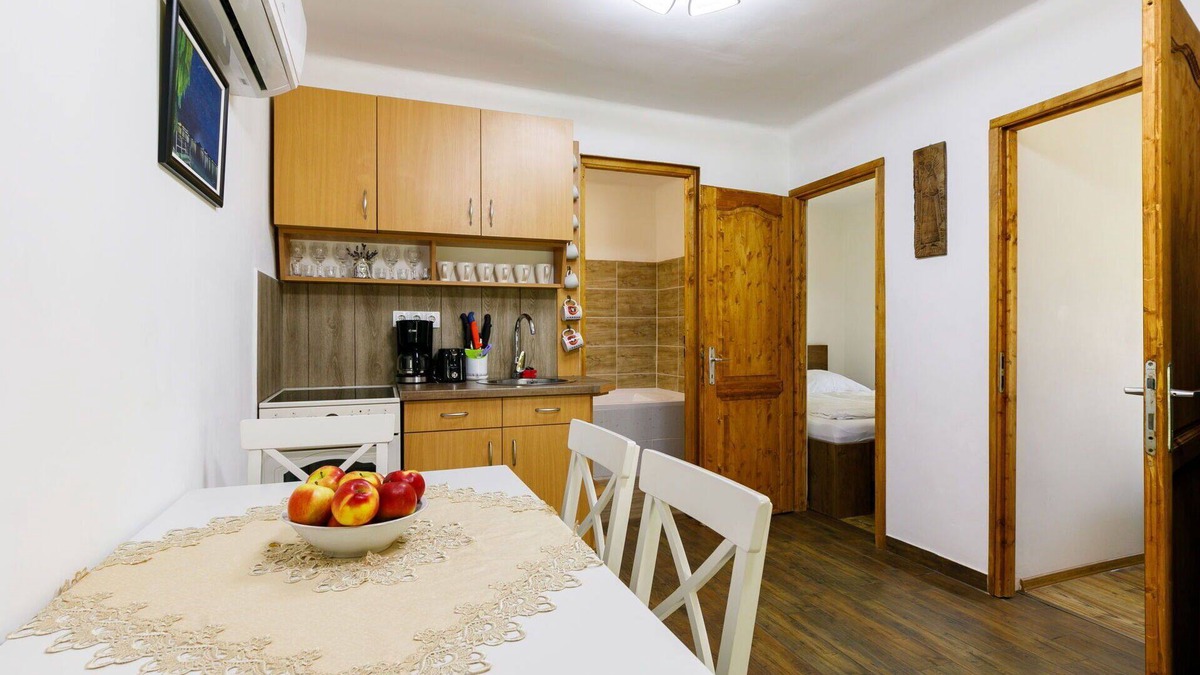 Fonyodliget Apartment | Nice apartment for 4 guests with WIFI, A/C, TV, terrace, pets allowed and parking