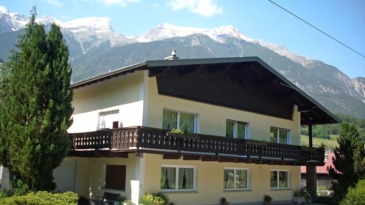 Pians Apartment | Nice apartment for 4 guests with WIFI, TV, patio, pets allowed, panoramic view and parking