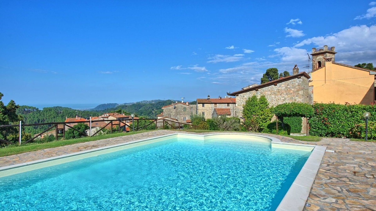 Massarosa Apartment | Nice apartment for 4 guests with pool, WIFI and TV, close to Viareggio