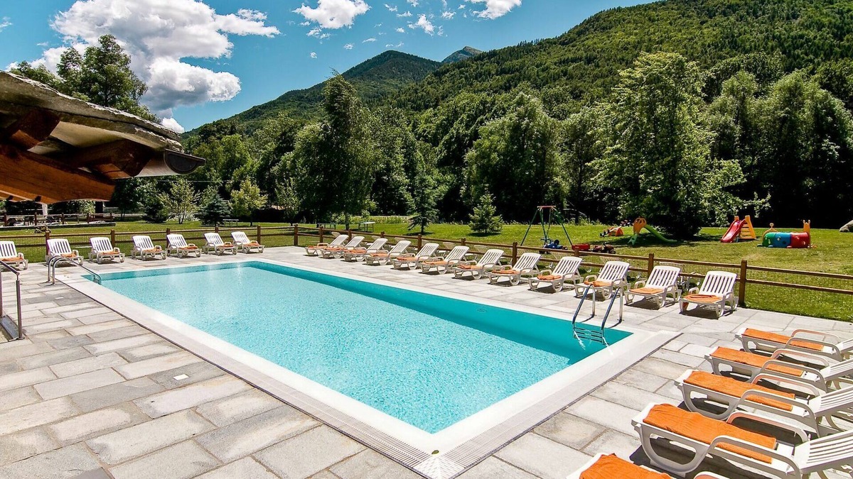 Sampeyre Apartment | Nice apartment for 4 guests with pool, WIFI, TV, terrace and parking