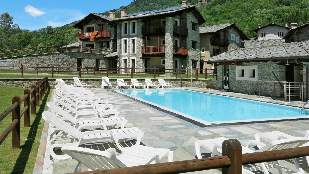 Sampeyre Apartment | Nice apartment for 4 people with pool, WIFI, TV, terrace and parking