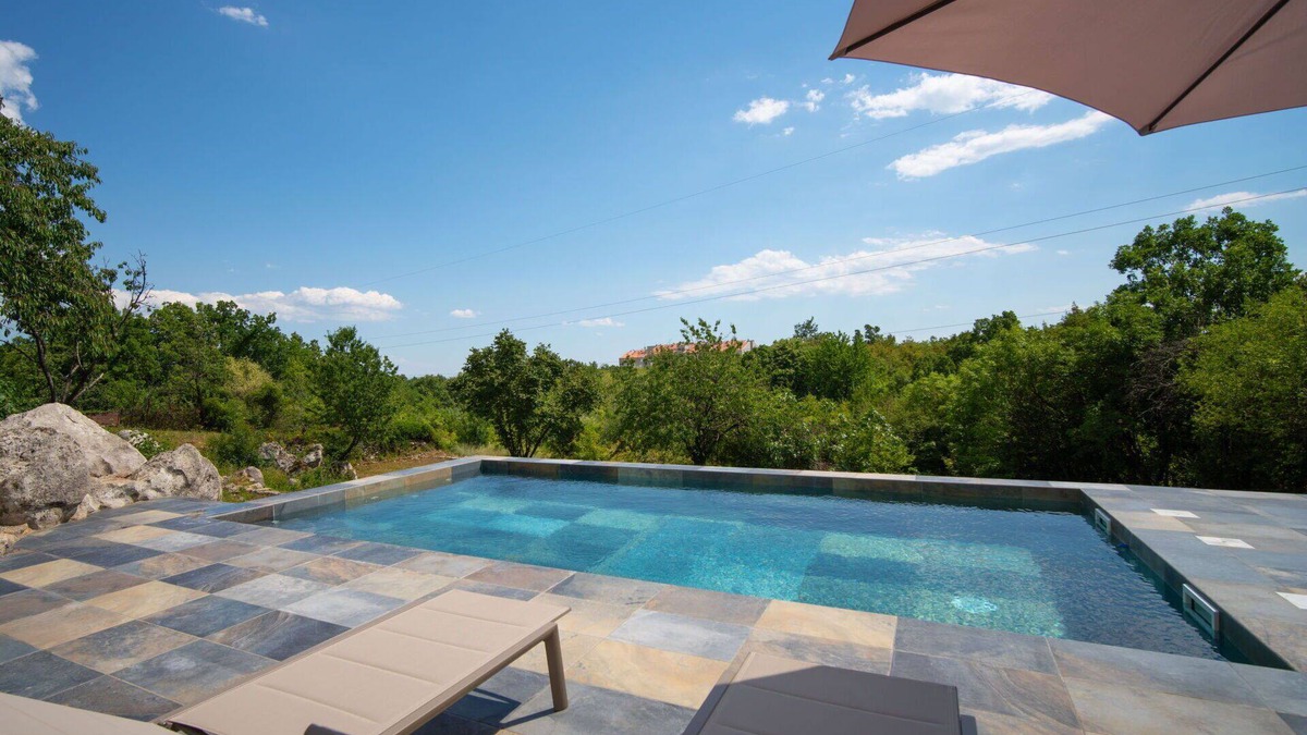 Kastav Apartment | Nice apartment for 4 people with A/C, pool, WIFI, TV, terrace, panoramic view and parking
