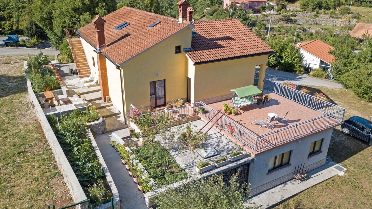 Zvonece Apartment | Nice apartment for 4 people with WIFI, A/C, TV, terrace, pets allowed and panoramic view