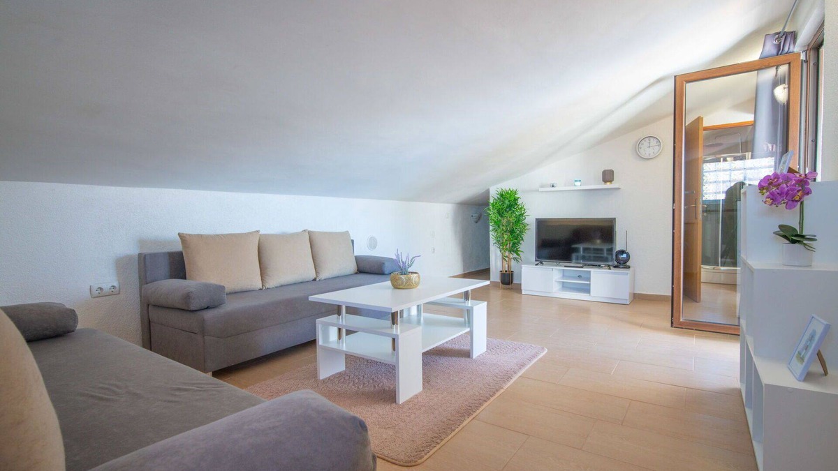 Stinica Apartment | Nice apartment for 4 people with WIFI, A/C, TV, terrace and parking