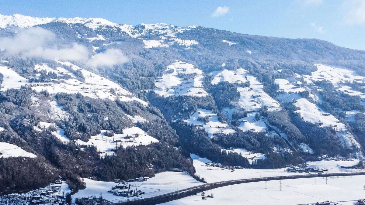 Aschau Im Zillertal Apartment | Nice apartment for 5 guests with WIFI, TV and terrace