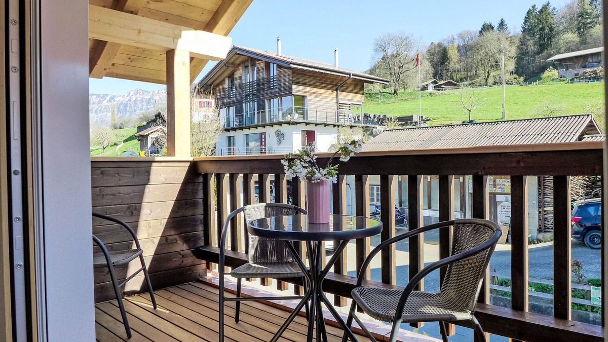 Krattigen Apartment | Nice apartment for 5 people with WIFI, TV, balcony, panoramic view and parking
