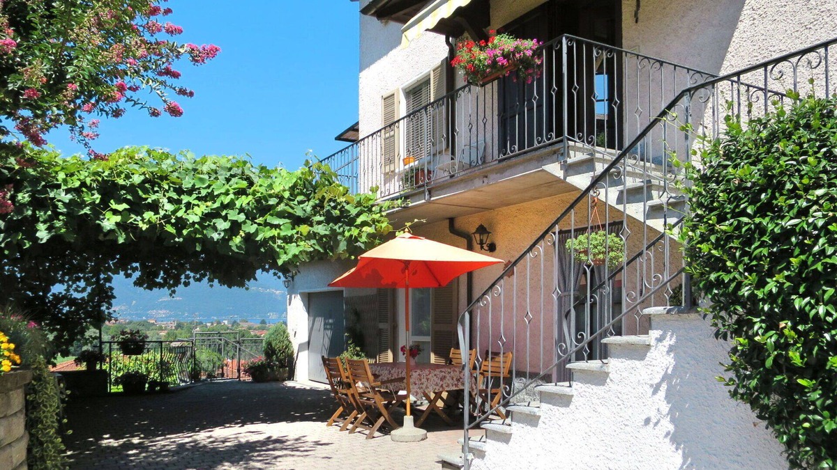 Luino Apartment | Nice apartment for 5 people with WIFI, TV, terrace and pets allowed
