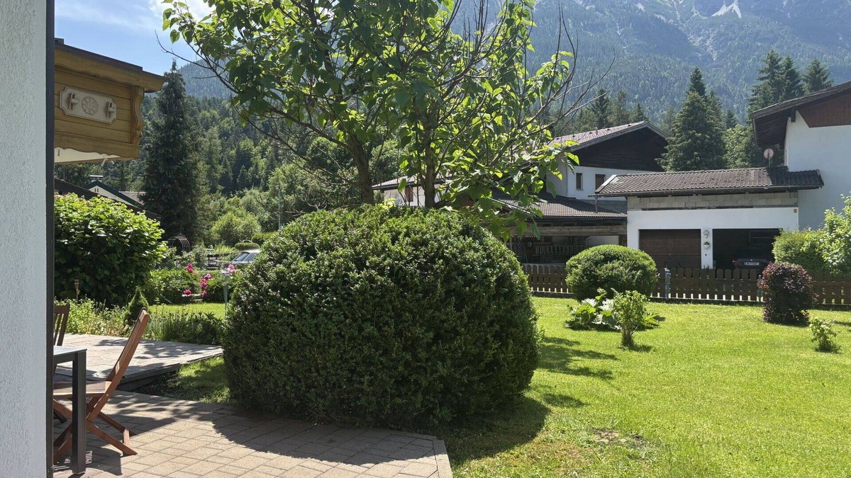 Weissenbach am Lech Apartment | Nice apartment for 6 guests with WIFI, TV, terrace, pets allowed and parking