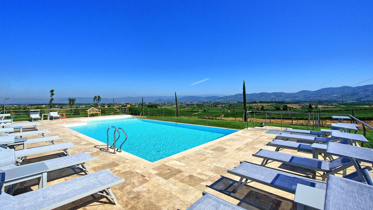 Vinci Apartment | Nice apartment for 6 people with A/C, pool, WIFI, TV, panoramic view and parking