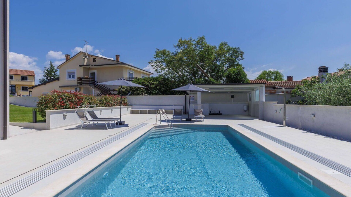 Murine Apartment | Nice apartment for 6 people with pool, WIFI, A/C, TV and terrace
