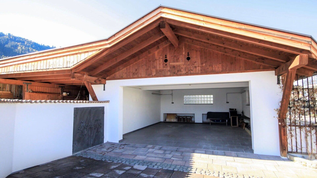 Axams Apartment | Nice apartment for 7 guests with WIFI, TV, balcony, pets allowed and panoramic view
