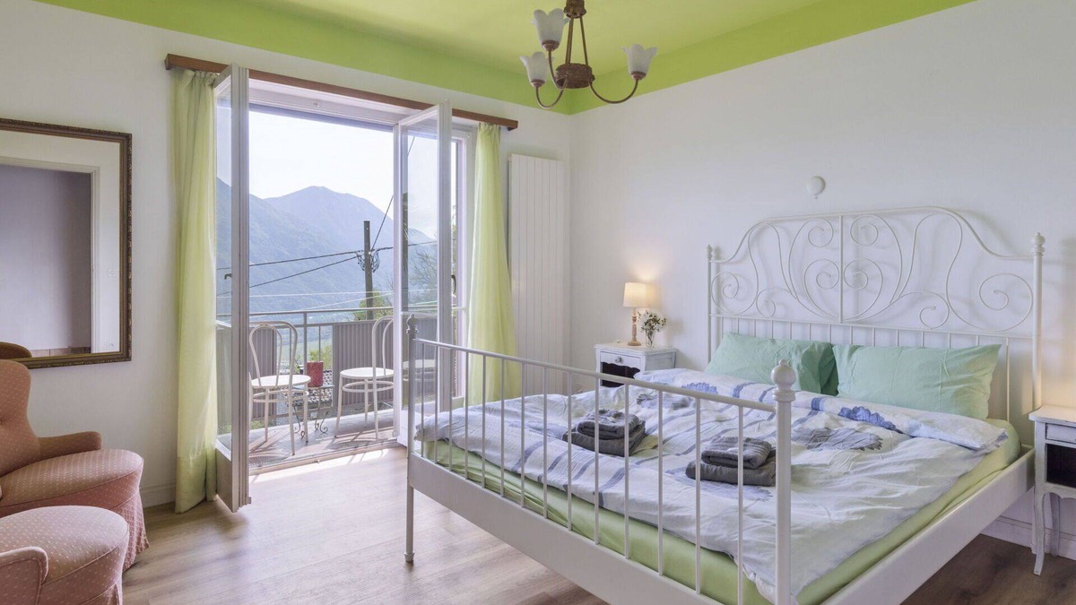 Riazzino Apartment | Nice apartment for 8 people with WIFI, patio, pets allowed, panoramic view and parking