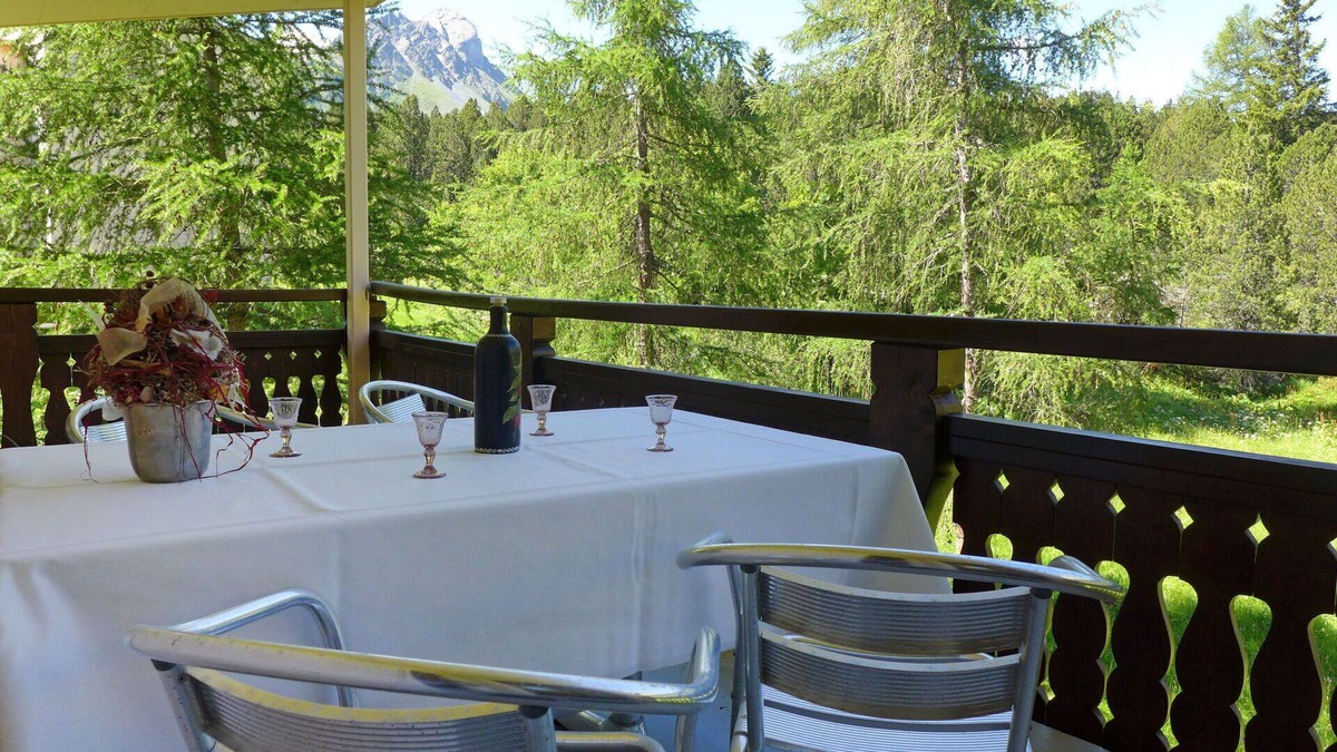 Maloja Apartment | Nice apartment for 4 guests with WIFI, TV, balcony and pets allowed