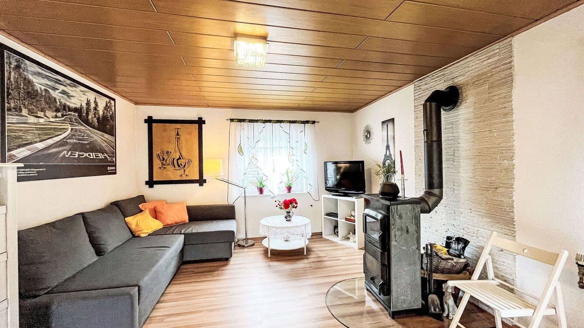 Quiddelbach Apartment | Nice apartment for 7 guests with WIFI, TV, balcony and parking