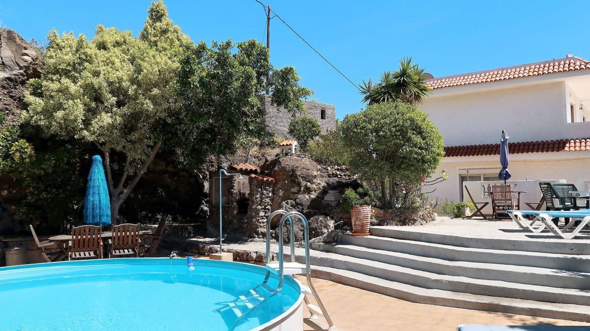 Las Cuevecitas Apartment | Nice apartment for 4 people with pool, WIFI, TV, terrace and parking