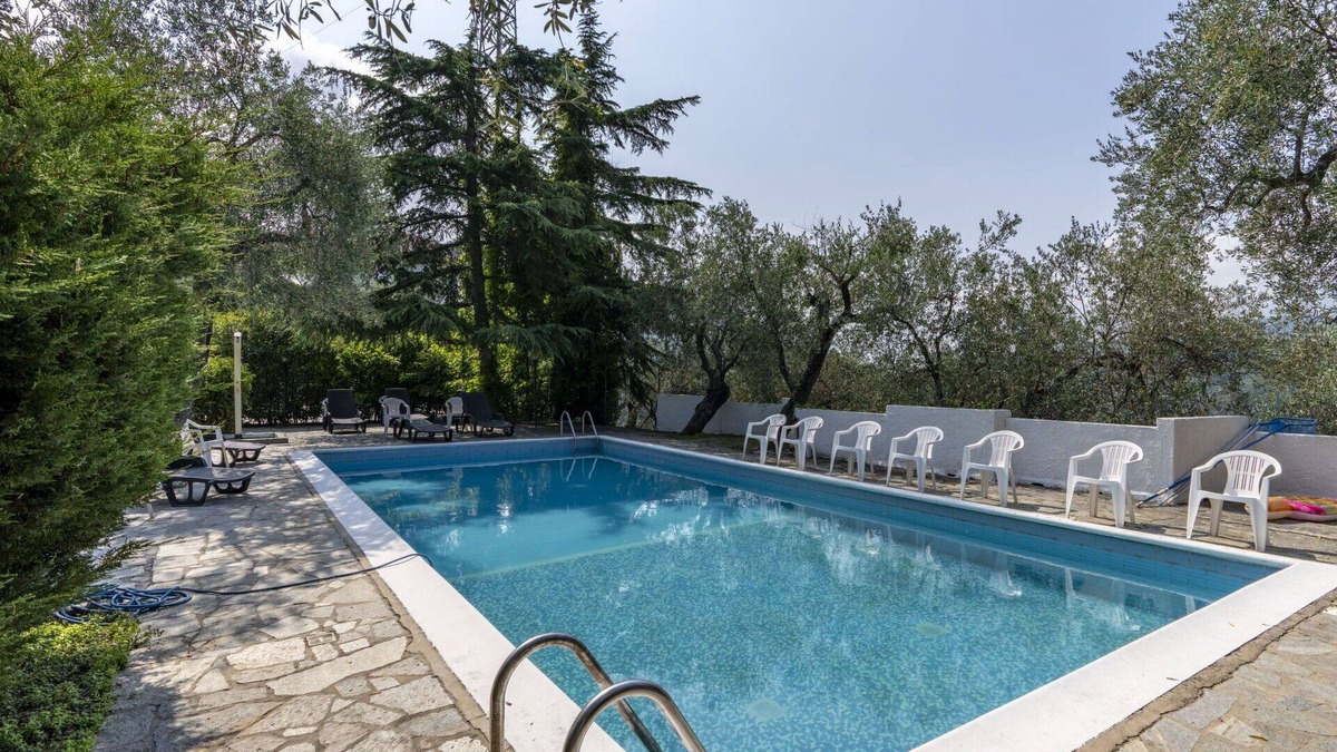 Gazzelli Apartment | Nice apartment for 4 guests with WIFI, pool, balcony, pets allowed, panoramic view and parking