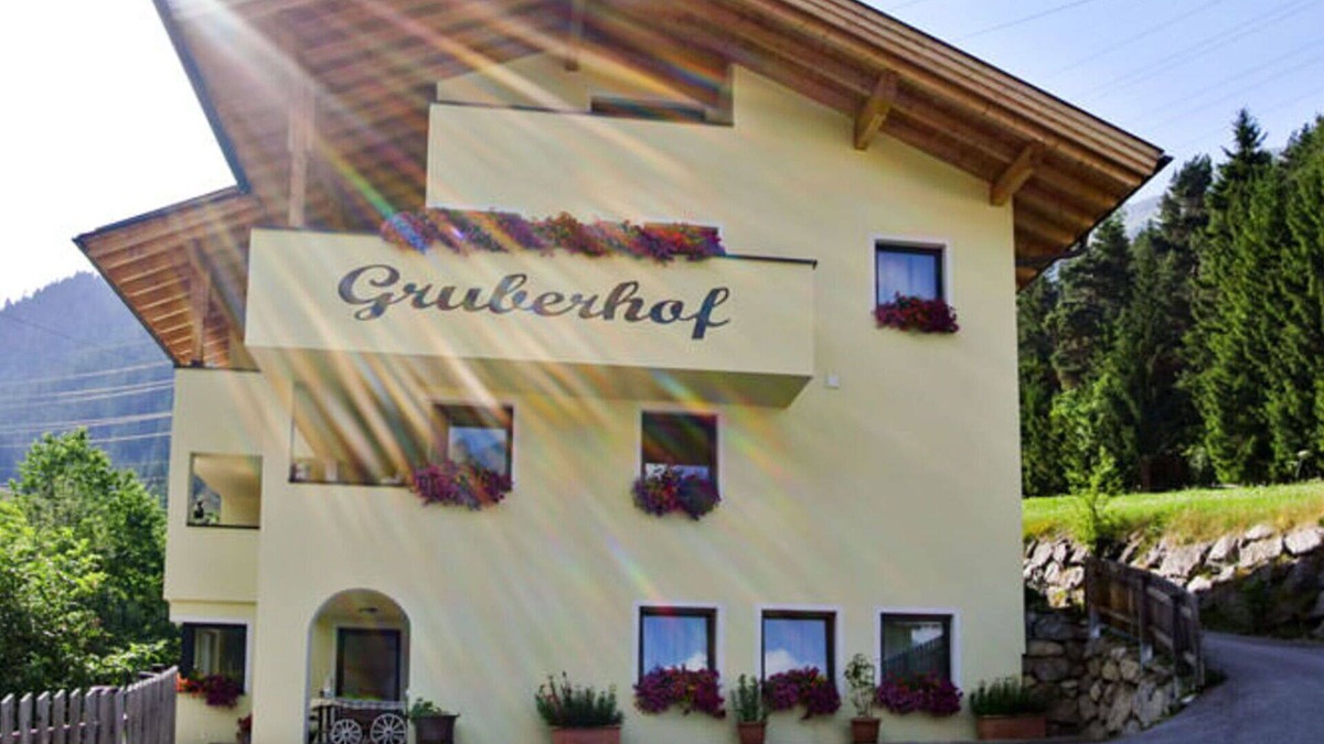 Sankt Anton am Arlberg Villa | Nice apartment in villa for 4 guests with WIFI, TV and pets allowed