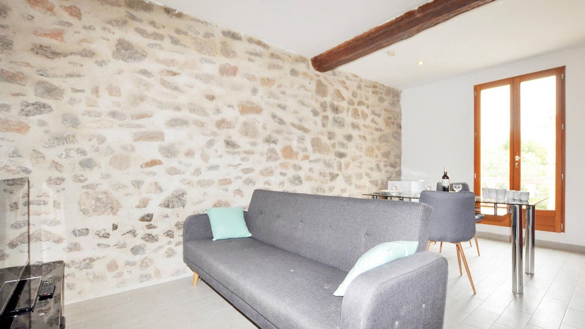 Capendu Apartment | Nice apartment in Capendu with kitchen