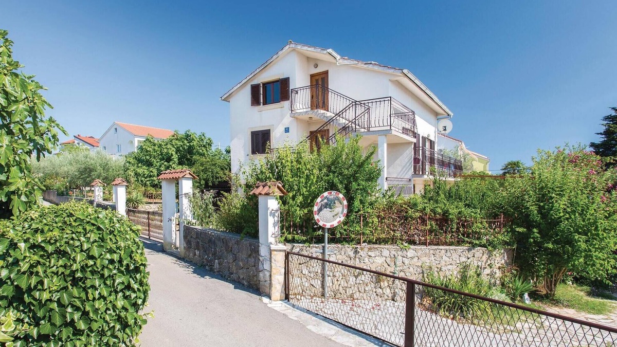 Brzac Apartment | Nice apartment in Krk with WiFi
