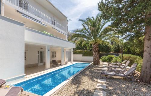 Vrpolje Apartment | Nice Apartment In Makarska