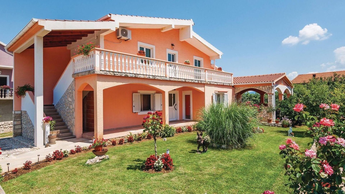 Podgradina Apartment | Nice apartment in Podgradina with WiFi