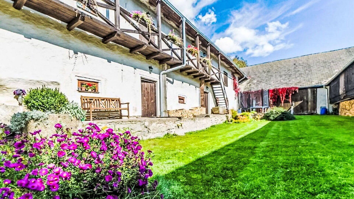 Horni Plana Villa | Nice apartment in villa for 4 guests with WIFI, pool, TV and pets allowed