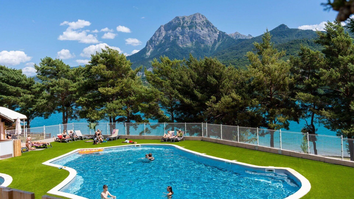 Prunieres House | Nice apartment in villa for 6 guests with pool, A/C, TV, terrace, pets allowed and parking