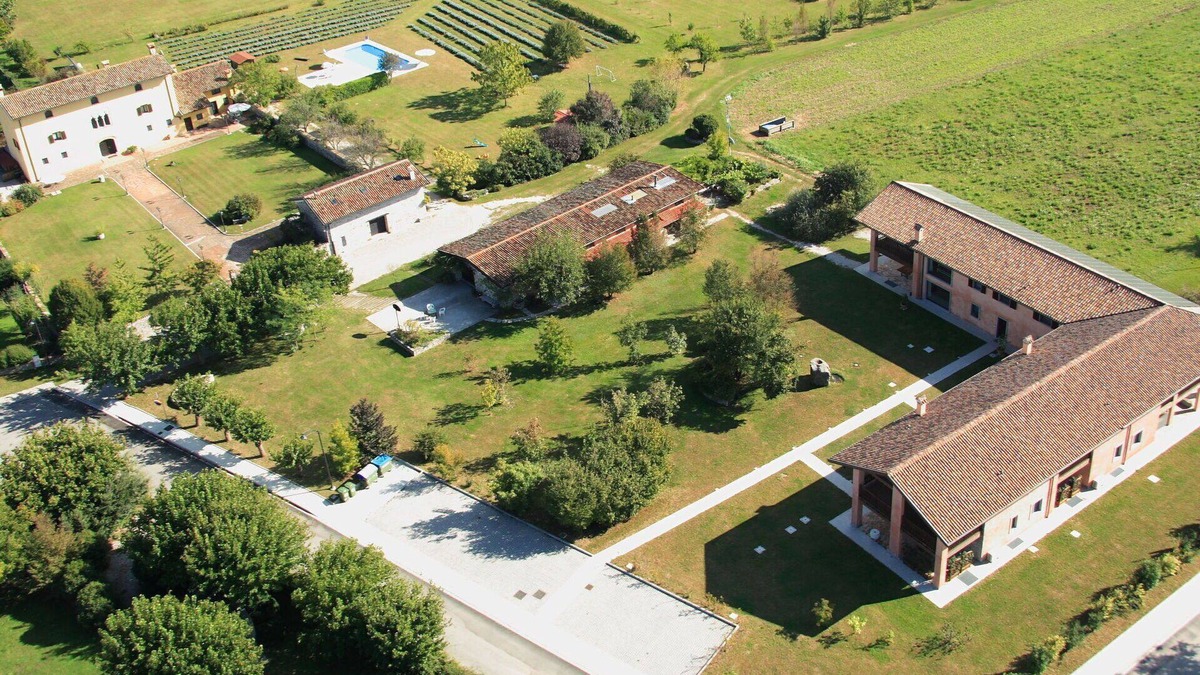 Povoletto House | Nice apartment in villa for 4 guests with pool, WIFI, A/C, TV, terrace, pets allowed and parking