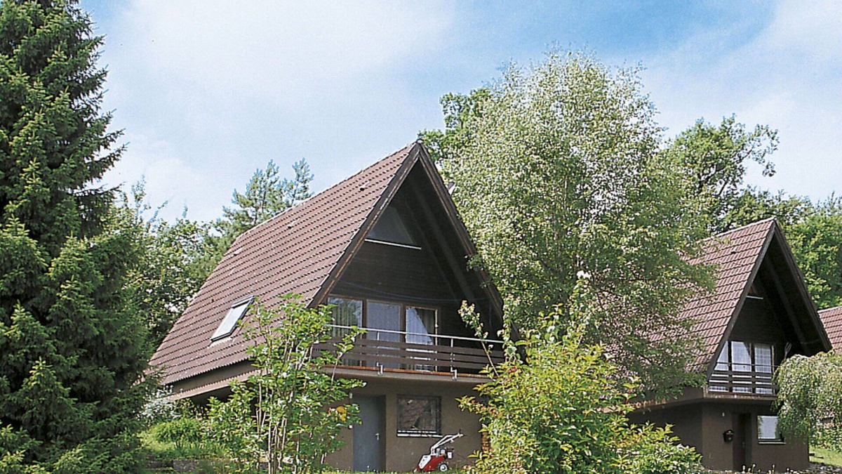 Wilhelmsdorf House | Nice apartment in villa for 5 guests with WIFI, TV, patio, pets allowed, panoramic view and park.