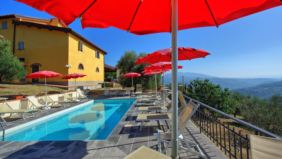 Montebonello Villa | Nice apartment in villa for 4 guests with A/C, pool, WIFI, TV, patio, pets allowed and parking