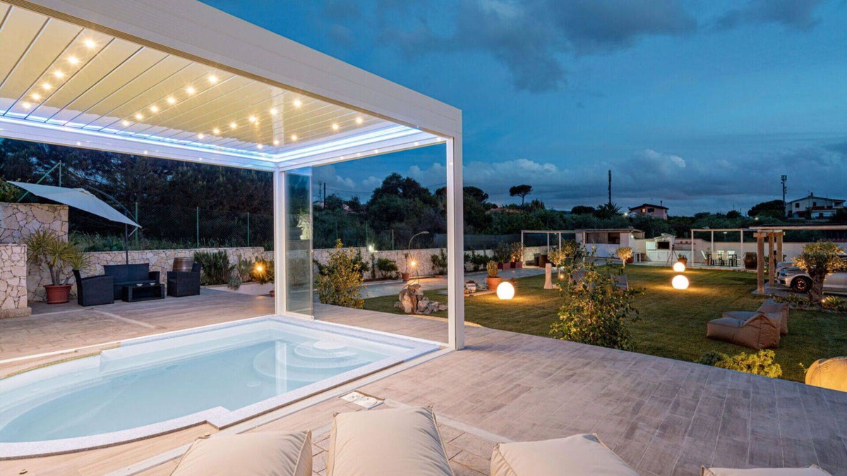 Eden Beach Villa | Nice apartment in villa for 3 people with WIFI, pool, A/C, TV and patio