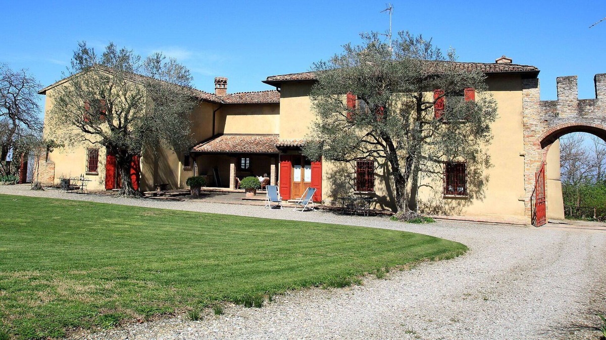 Chiavenna Rocchetta Apartment | Nice apartment for 4 people with A/C, WIFI, TV, patio, panoramic view and parking