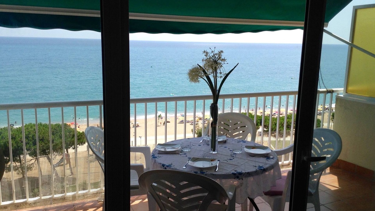 Pineda de Mar Apartment | Nice apartment with SUPERB VIEWS over the sea (parking included)!