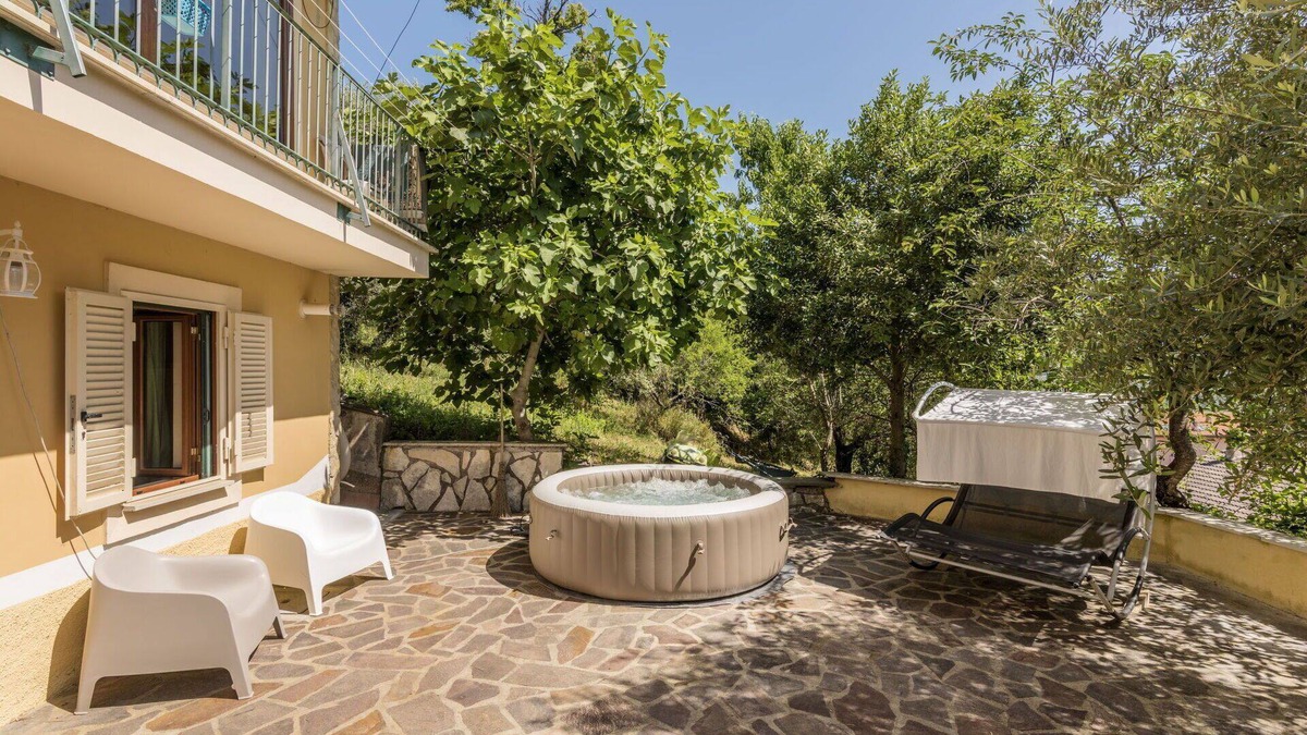 Roccagiovine Apartment | Nice apartment with hot tub, WIFI, TV, terrace, pets allowed, panoramic view and parking
