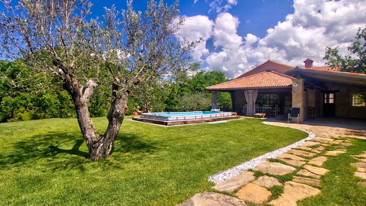 Hrastovlje Apartment | Nice apartment with private pool, A/C, WIFI, TV, terrace, pets allowed and panoramic view