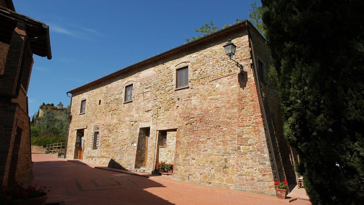 Montaione Apartment | Nice apartment with WIFI, pool, A/C, TV, pets allowed and parking, close to San Gimignano