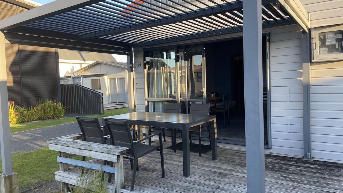 Urenui Cabin | Nice bach with sunny deck