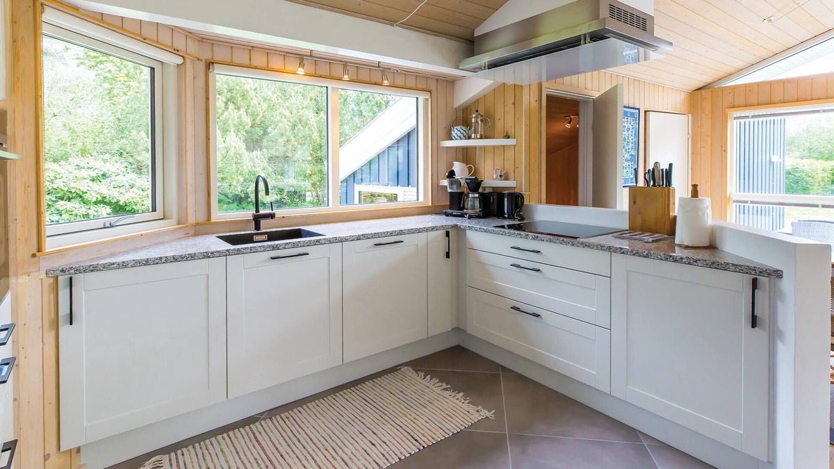 Boeslunde House | Nice big and well furnished cottage close to the wonderful bathing beach.