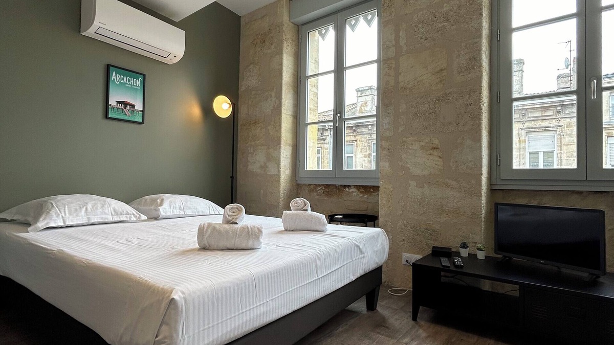 Saint-Michel - Nansouty - Saint-Genes Apartment | Nice bright flat with air conditioning and Bordeaux stone for 2p