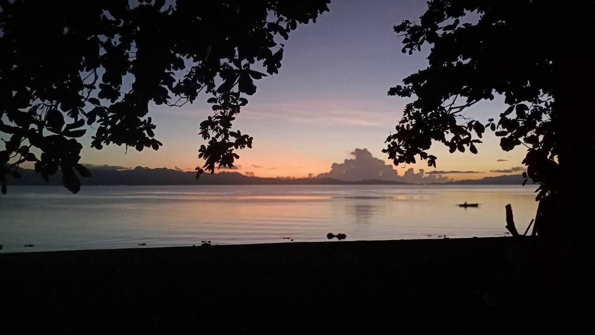 Malitbog House | Nice Bungalow by the bay. Spacious and private.