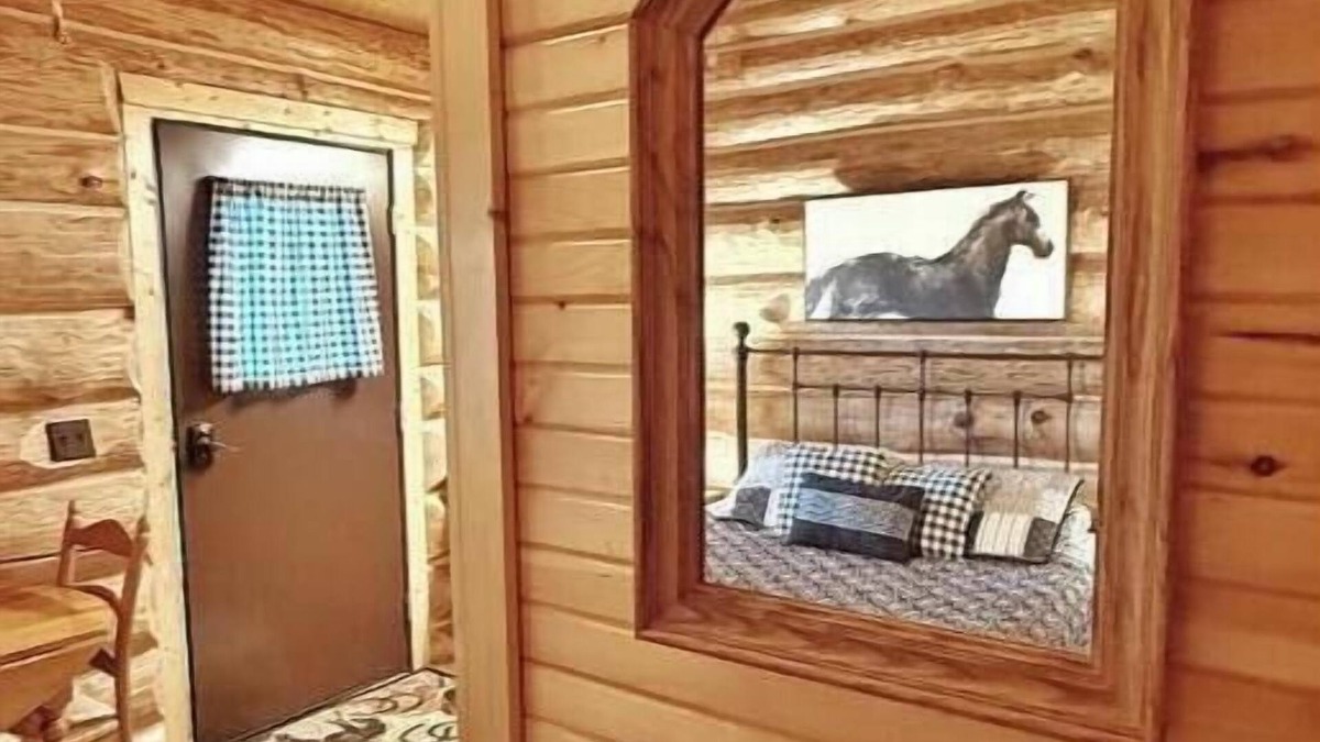 Squires Cabin | Nice cabin overlooking the water and close to Glade Top Trail