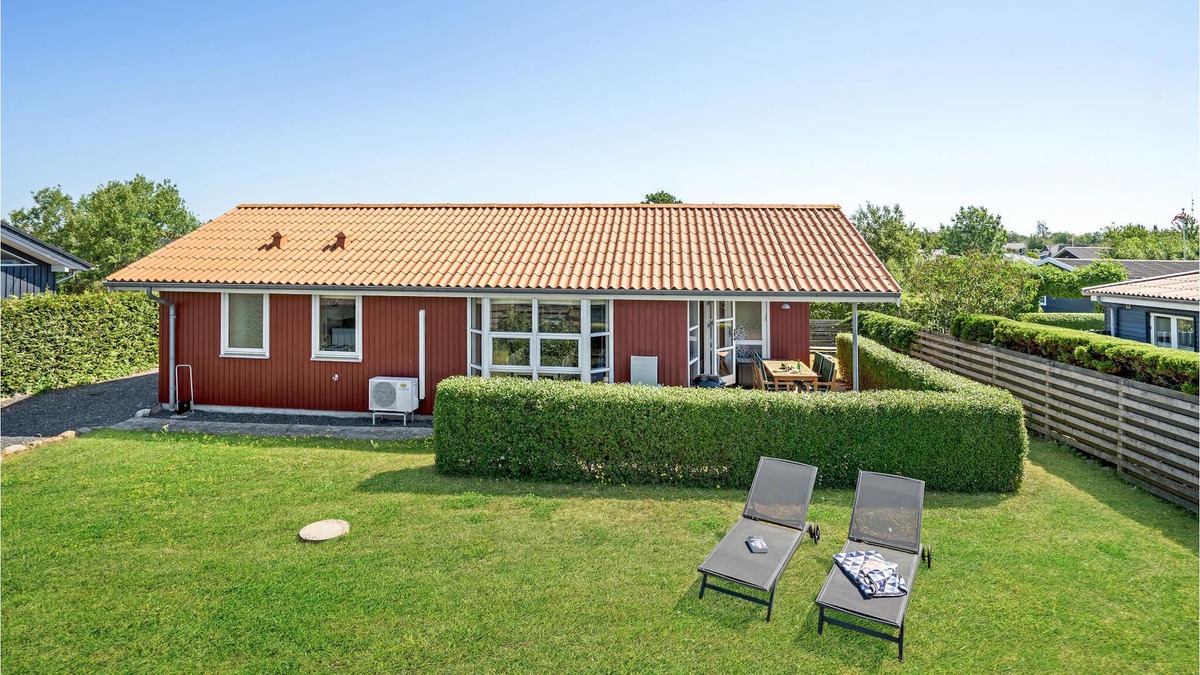 Frolunde House | Nice cottage near the beach.