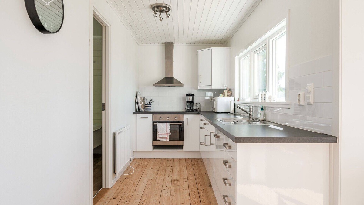 Aneby House | Nice cottage with a panoramic view of Lake Ylen | SE07025