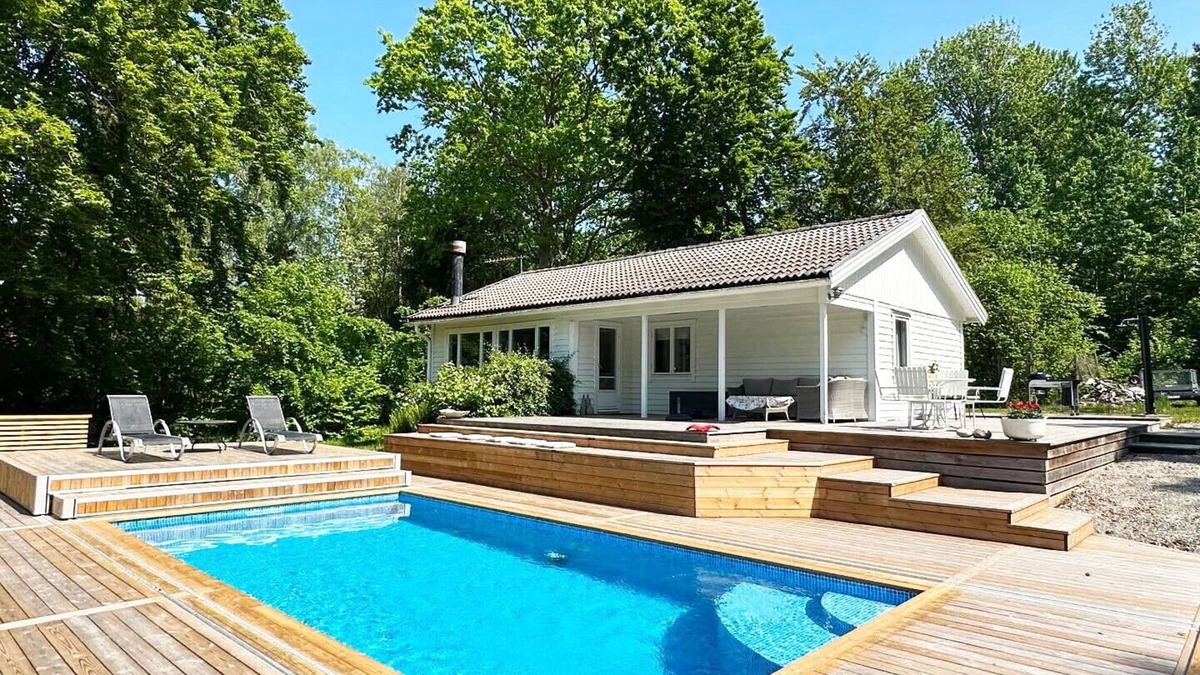 Byxelkrok House | Nice cottage with pool and sea view near Byxelkrok | SE04051