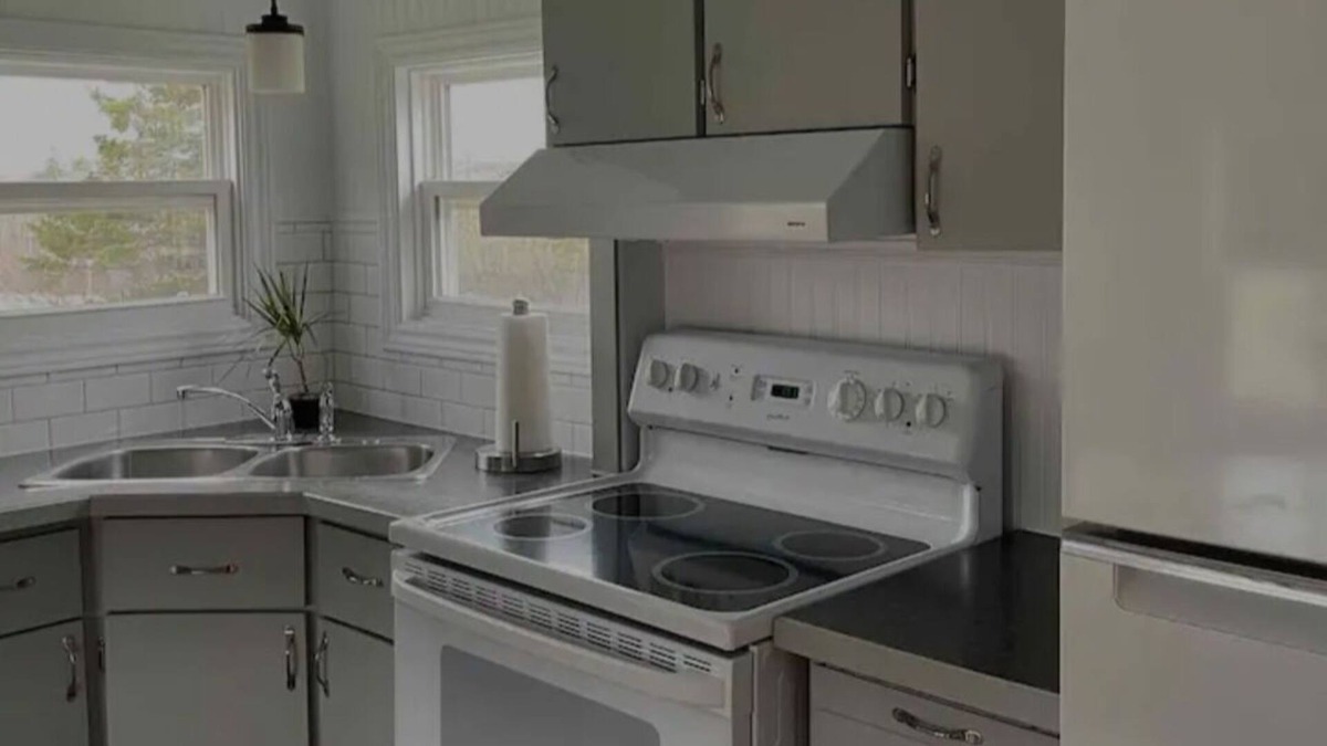 Sheet Harbour House | Nice country home by the water