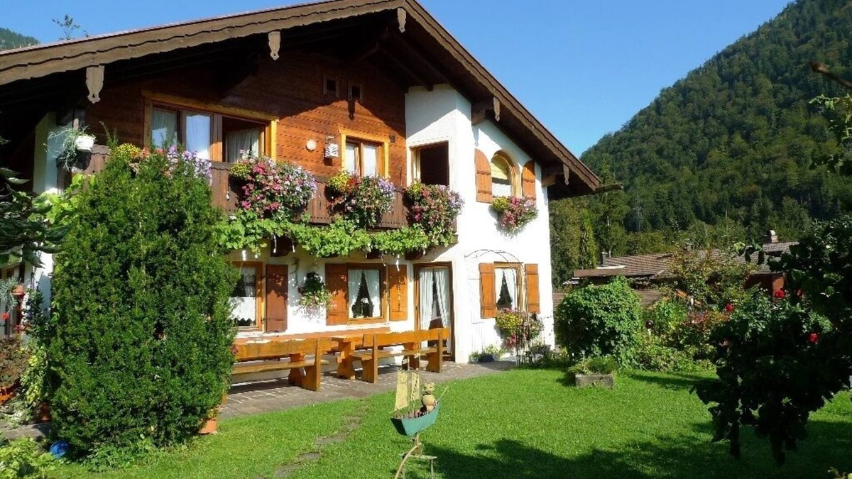 Weissbach an der Alpenstrasse Apartment | Nice cozy apartment (28sqm) for non-smokersBread service