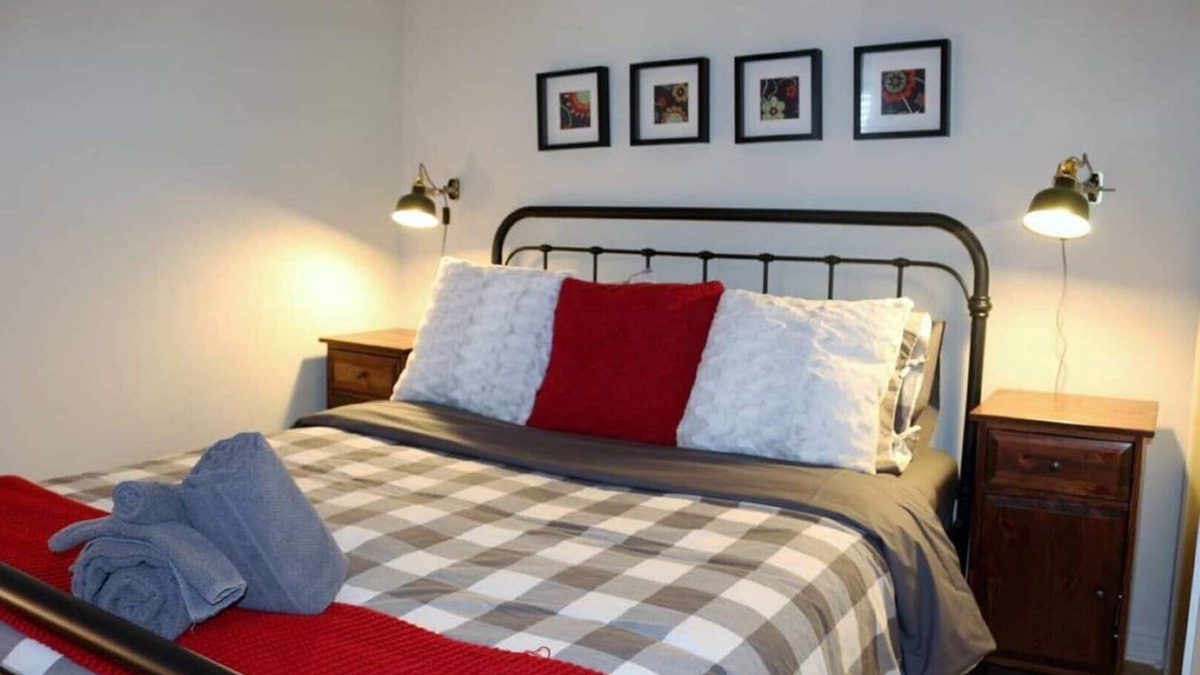 Mont-Tremblant Condo | *NICE & COZY *TREMBLANT PEDESTRIAN VILLAGE*SKI IN/SKI OUT*WIFI*PARKING