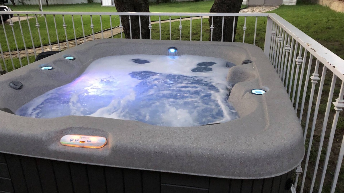 Dallas County House | Nice Dallas House on Big One Acre Fenced & Gated Property - Hot Tub! Events OK!