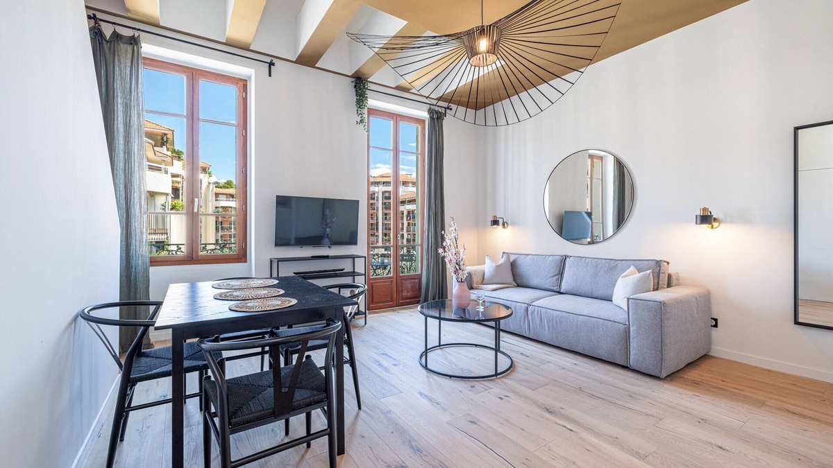 Quartier du Port Apartment | Nice Duplex - Close to Place du Pin - A/C